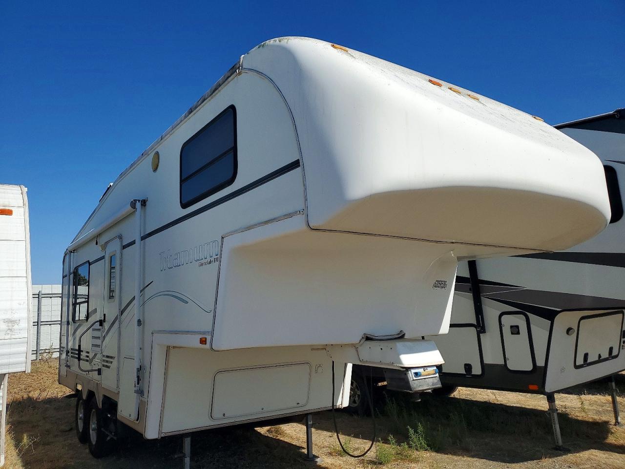 2003 GLENDALE TITANIUM CAMPER | 2GRFW24T23S036855 | UPCARS