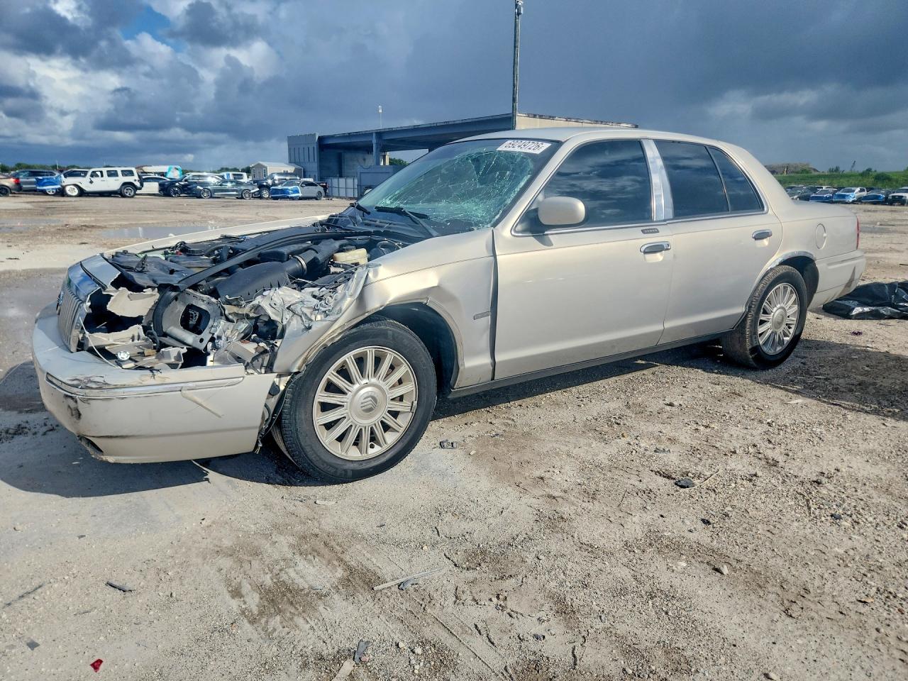 2010 MERCURY GRMARQUIS LS | 2MEBM7FVXAX606917 | UPCARS