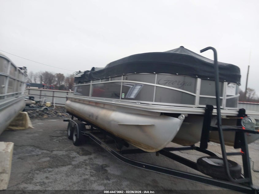 2022 SUN CHASER PONTOON BOAT - MOTOR - TRAILER | SUN34152B222 | UPCARS