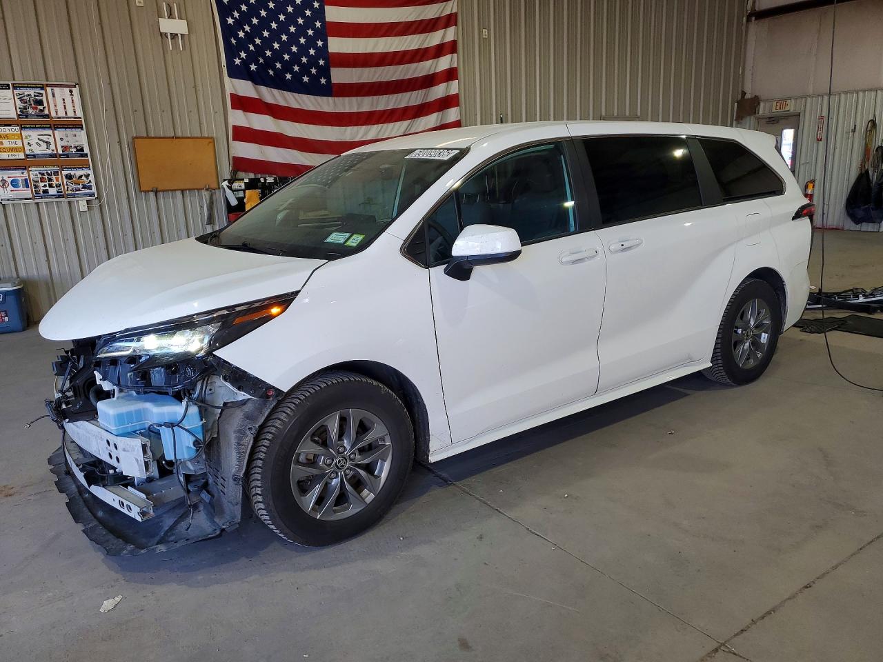 2025 TOYOTA SIENNA LE | 5TDKSKFC3SS175889 | UPCARS