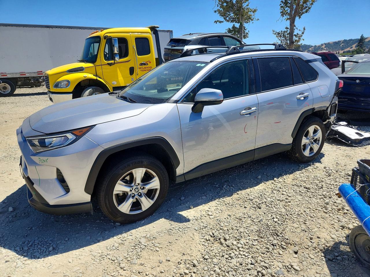 2019 TOYOTA RAV4 XLE | JTMW1RFV3KD512152 | UPCARS