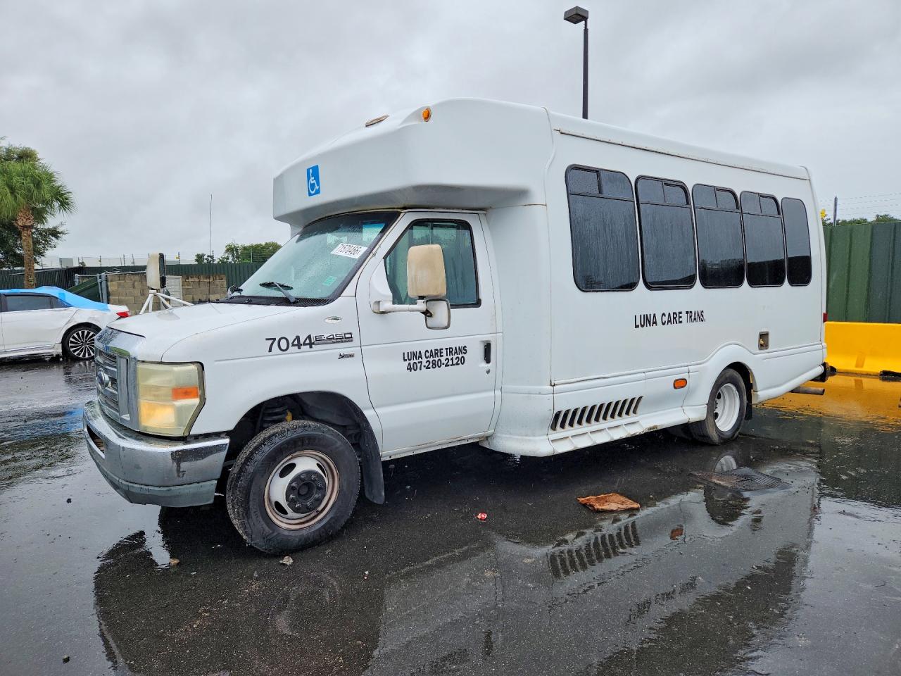 2011 FORD ECONOLIN E450 SUPER DUTY CUTAWAY VAN | 1FDXE4FL8BDA27222 | UPCARS