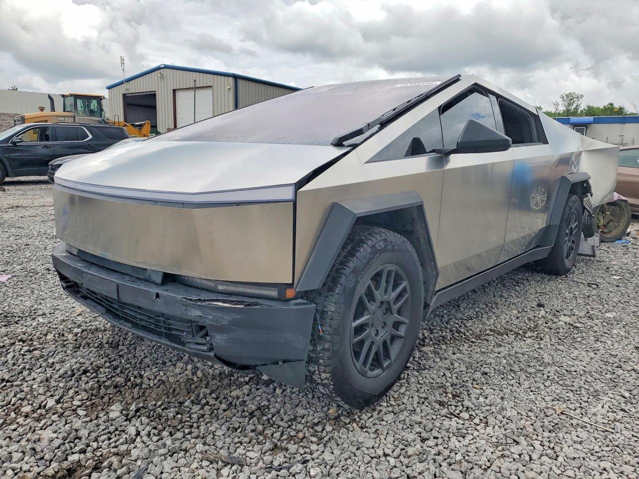 2025 TESLA CYBERTRUCK | 7G2CEHED8SA061779 | UPCARS