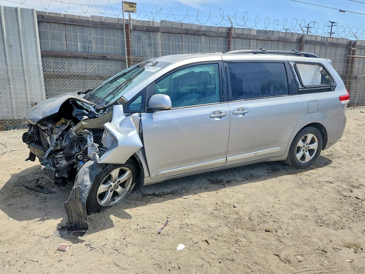 2013 TOYOTA SIENNA LE | 5TDKK3DC1DS305440 | UPCARS