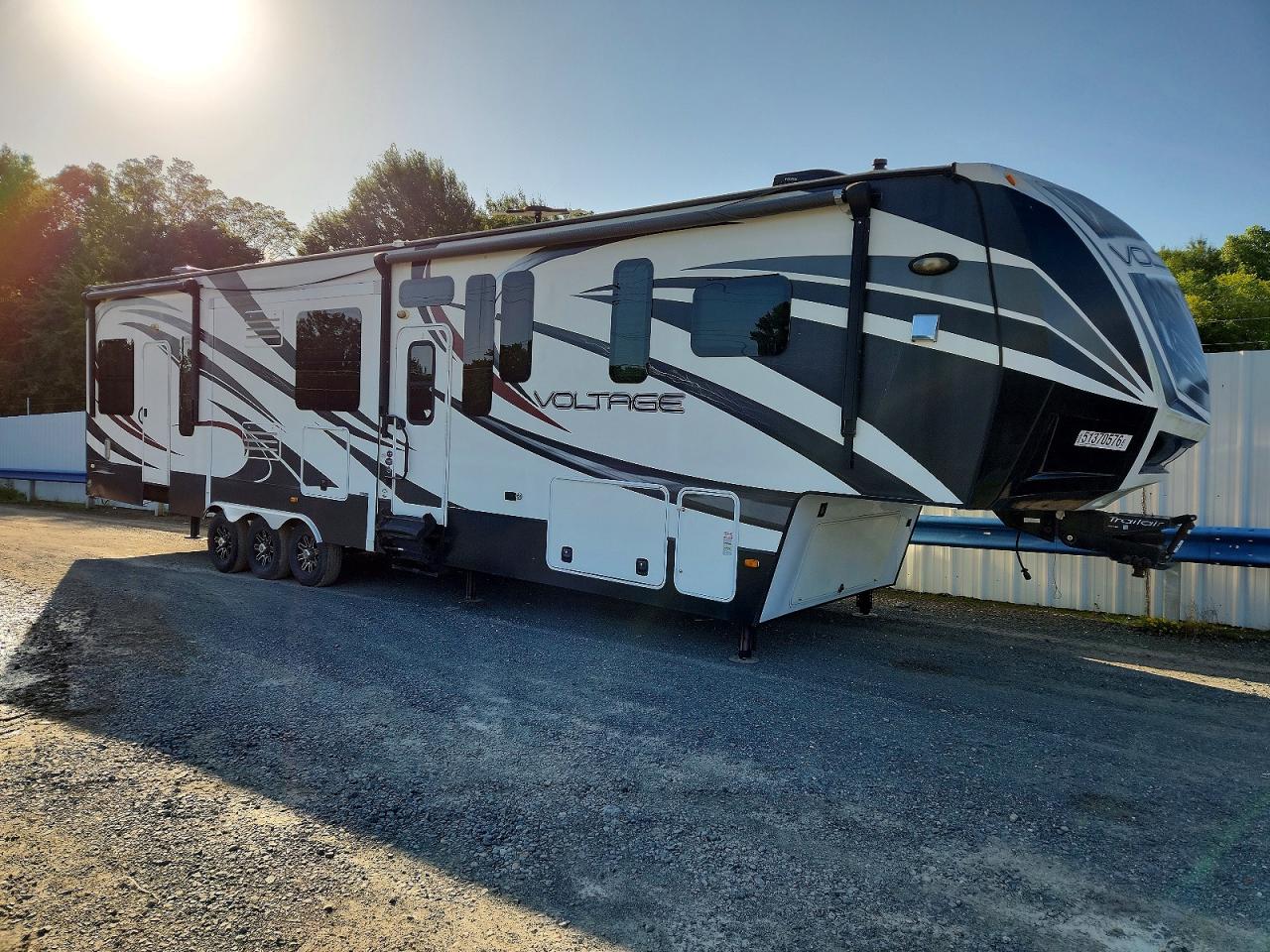 2014 KUTB VOLTAGE KEYSTONE  CAMPER | 4YDF39738EZ990000 | UPCARS