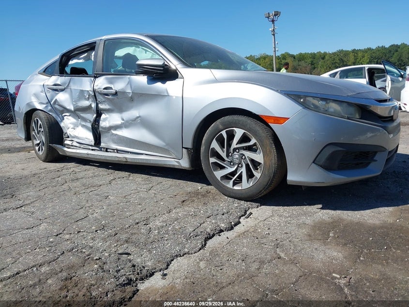 2018 HONDA CIVIC EX | 19XFC2F73JE008135 | UPCARS