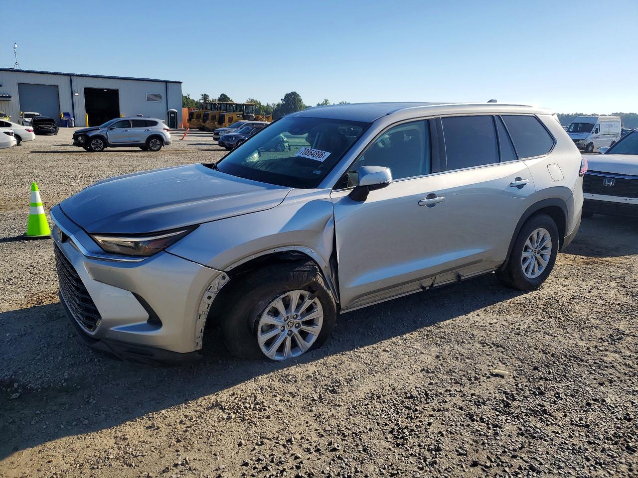 2025 TOYOTA GRAND HIGH XLE | 5TDAAAA51SS022901 | UPCARS