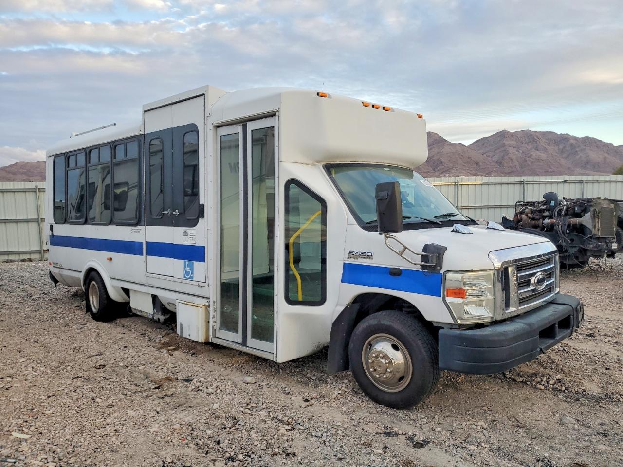 2009 FORD ECONOLIN E450 SUPER DUTY CUTAWAY VAN | 1FDFE45P69DA69124 | UPCARS