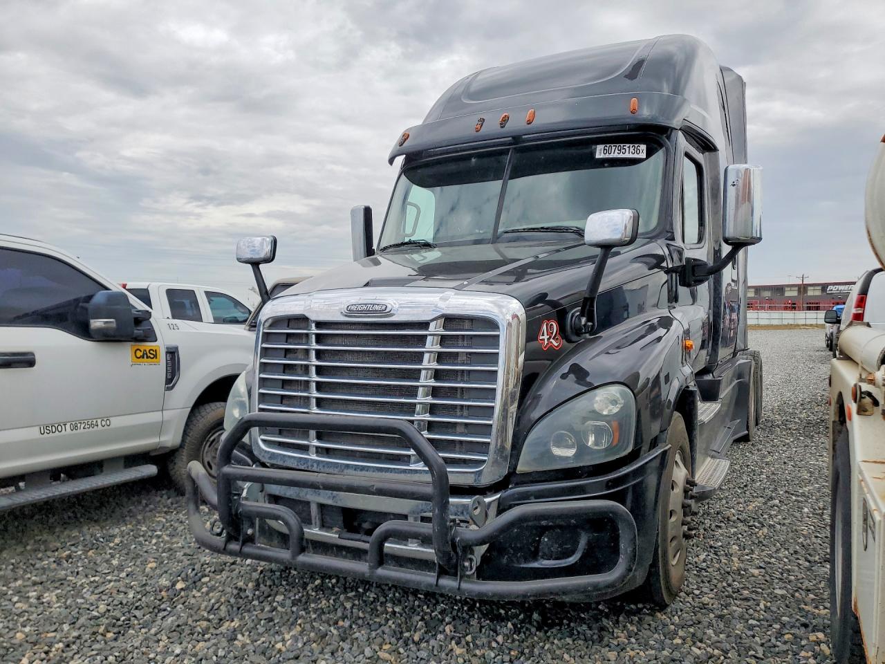 2017 FREIGHTLINER ALL OTHER SEMI TRUCK | 3AKJGLDRXHSHW2255 | UPCARS