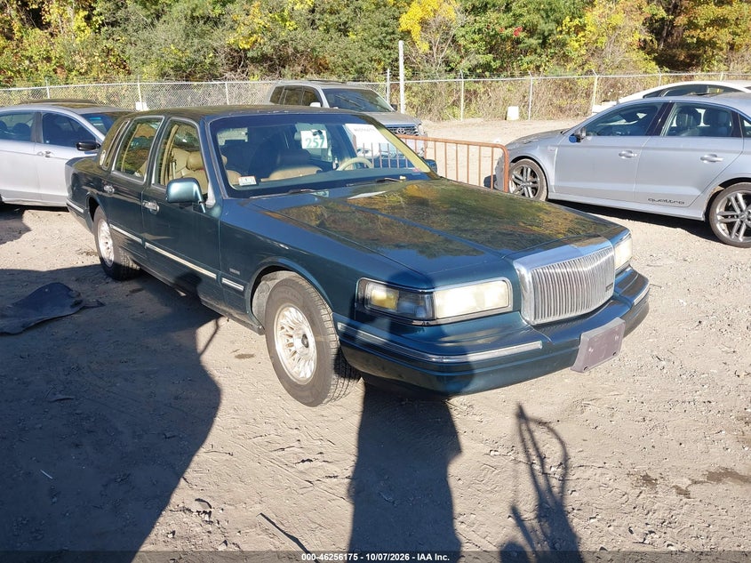 1996 LINCOLN TOWN CAR EXECUTIVE | 1LNLM81W5TY709298 | UPCARS