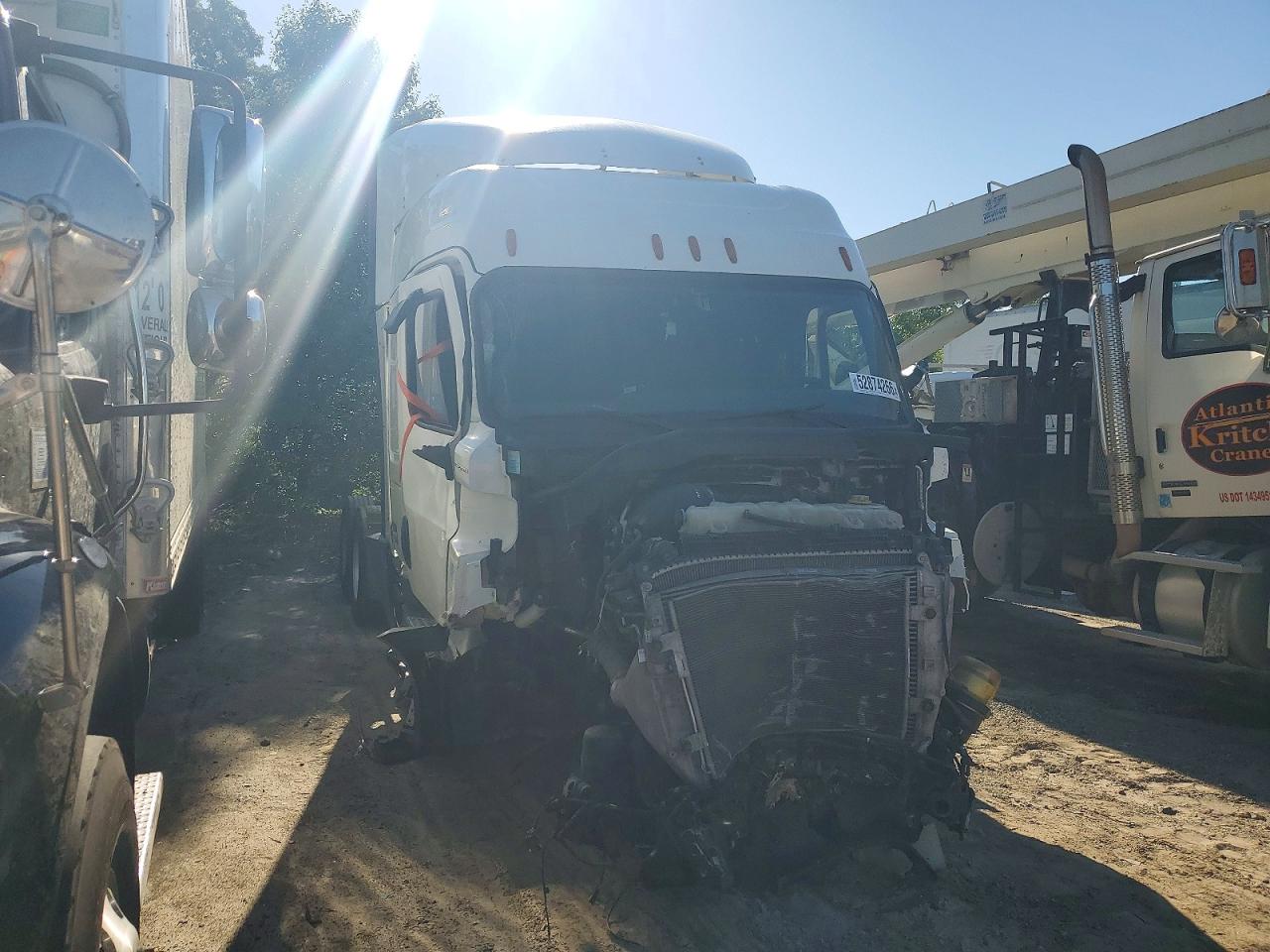 2019 FREIGHTLINER ALL OTHER | 3AKJHPDV6KSKA4100 | UPCARS
