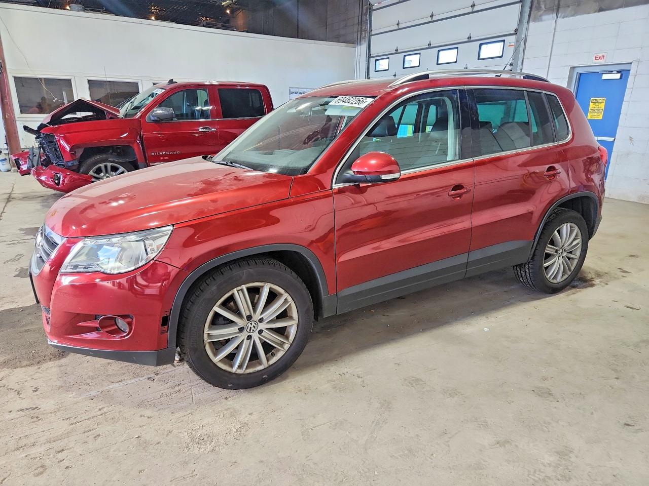 2011 VOLKSWAGEN TIGUAN S | WVGBV7AX5BW001347 | UPCARS