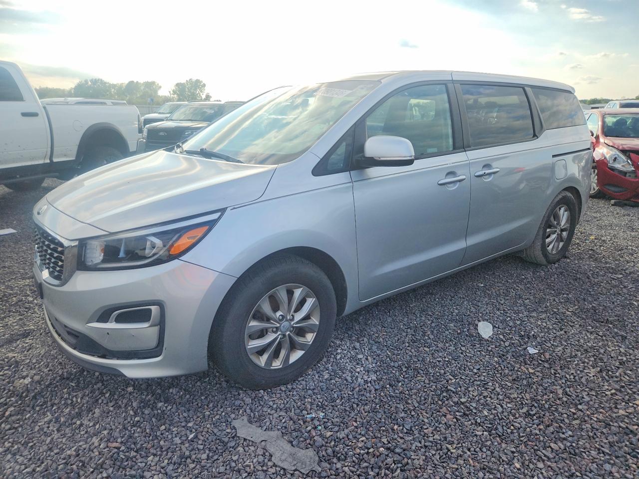 2019 KIA SEDONA LX | KNDMB5C12K6535182 | UPCARS