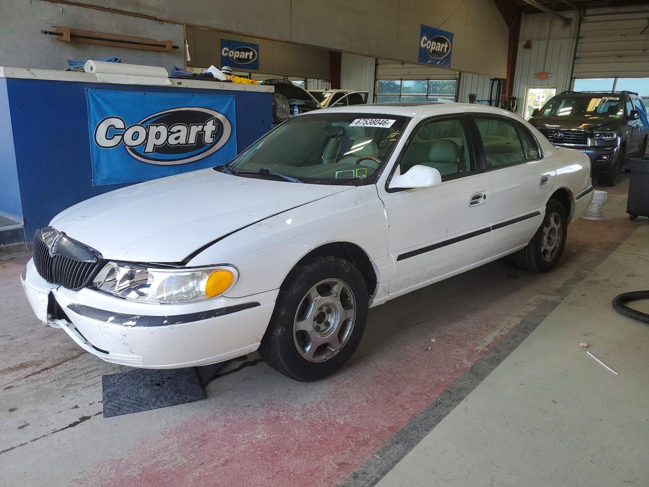 2000 LINCOLN CONTINENTL | 1LNHM97V7YY832831 | UPCARS
