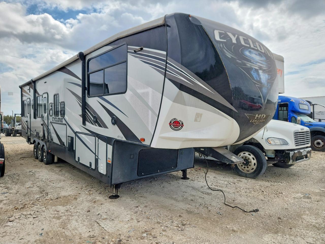 2019 HEARTLAND CYCLONE CAMPER | 5SFCG4432KE396441 | UPCARS
