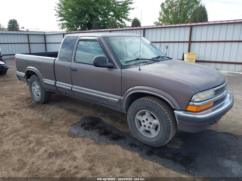 1998 CHEVROLET S-10 LS | 1GCDT19X0W8139408 | UPCARS