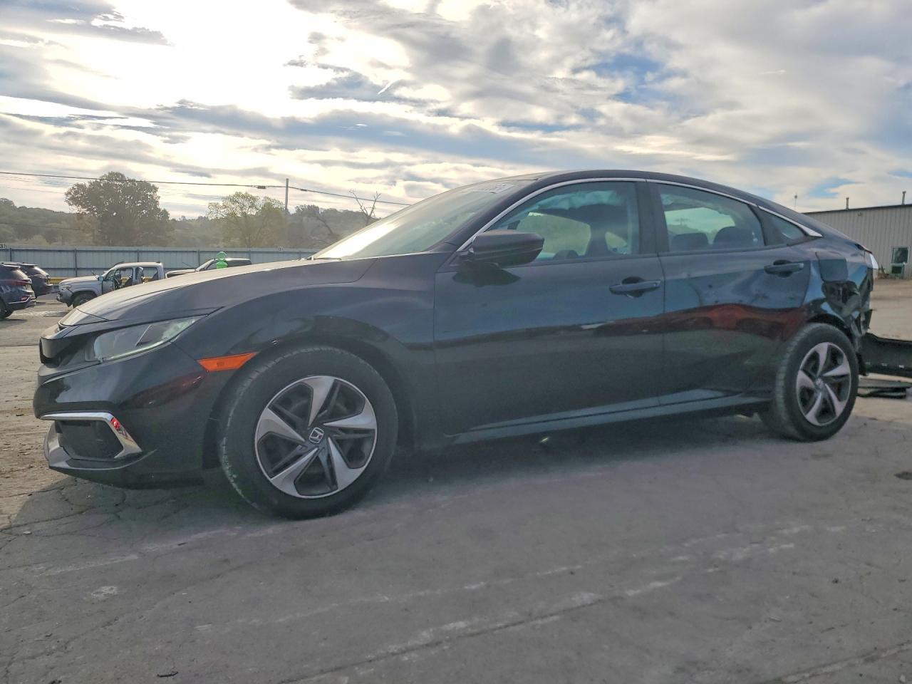 2019 HONDA CIVIC LX | 19XFC2F61KE023130 | UPCARS