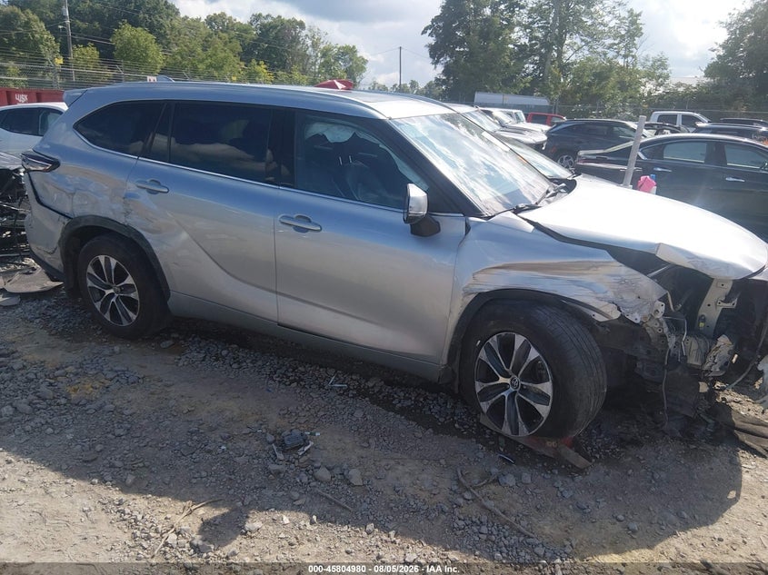 2022 TOYOTA HIGHLANDER XLE | 5TDGZRBHXNS575402 | UPCARS