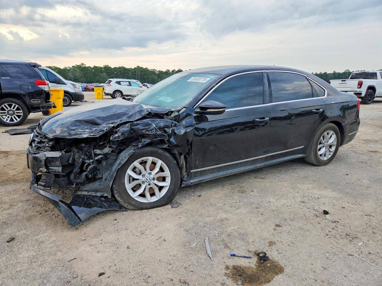 2016 VOLKSWAGEN PASSAT | 1VWAT7A38GC043763 | UPCARS