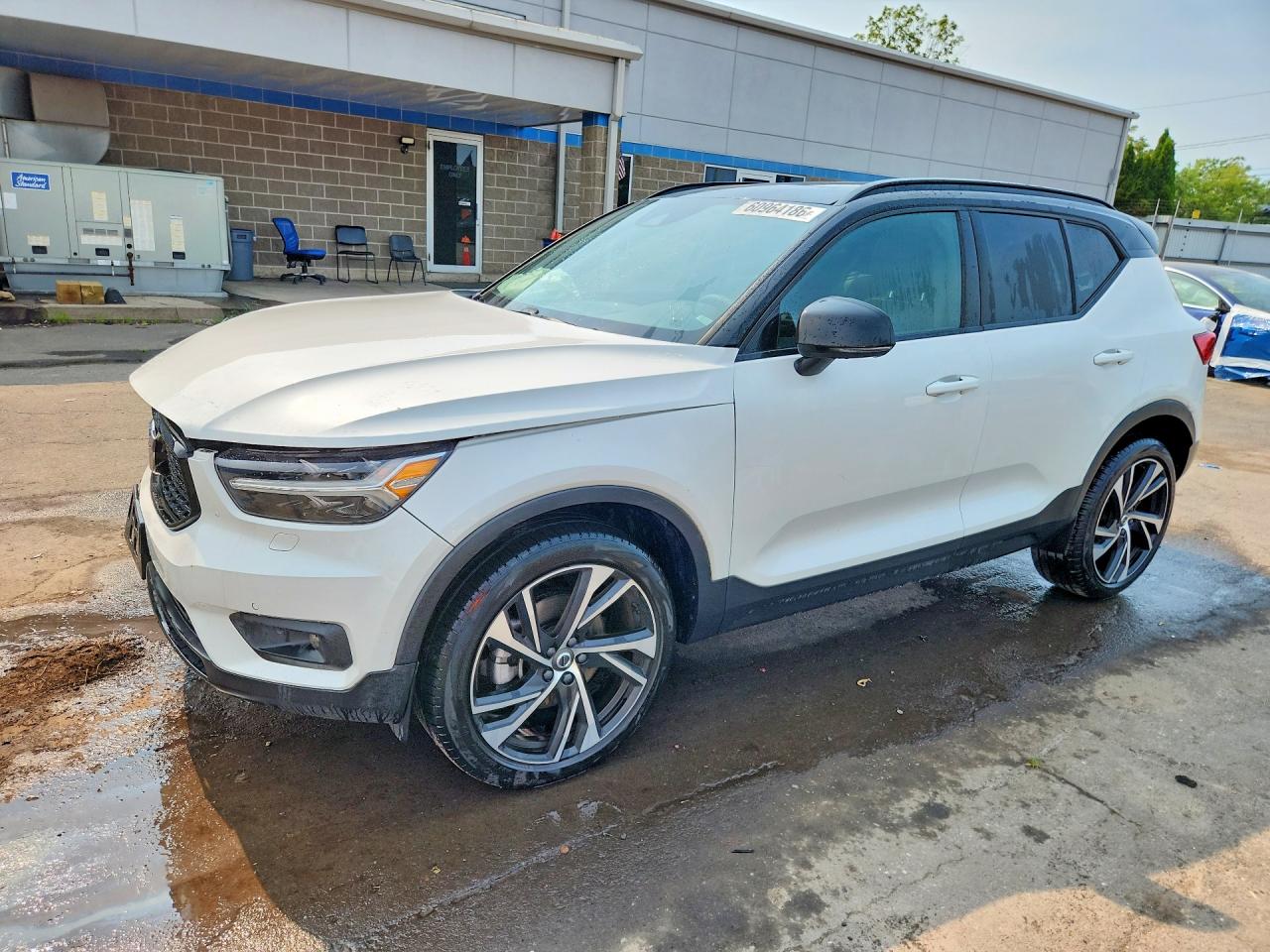 2022 VOLVO XC40 T5 R-DESIGN | YV4162UM1N2789005 | UPCARS