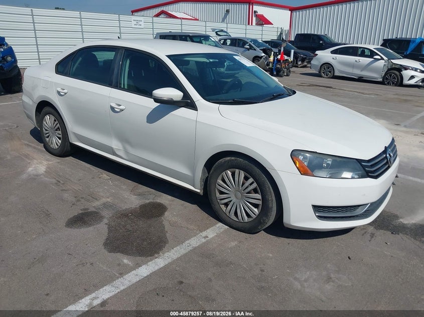2015 VOLKSWAGEN PASSAT 1.8T S | 1VWAS7A3XFC018493 | UPCARS