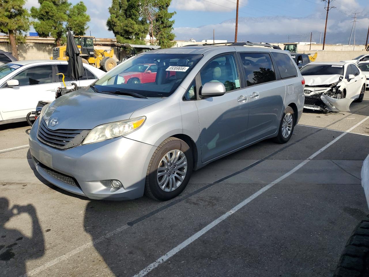 2014 TOYOTA SIENNA XLE 8-PASSENGER | 5TDYK3DCXES437074 | UPCARS