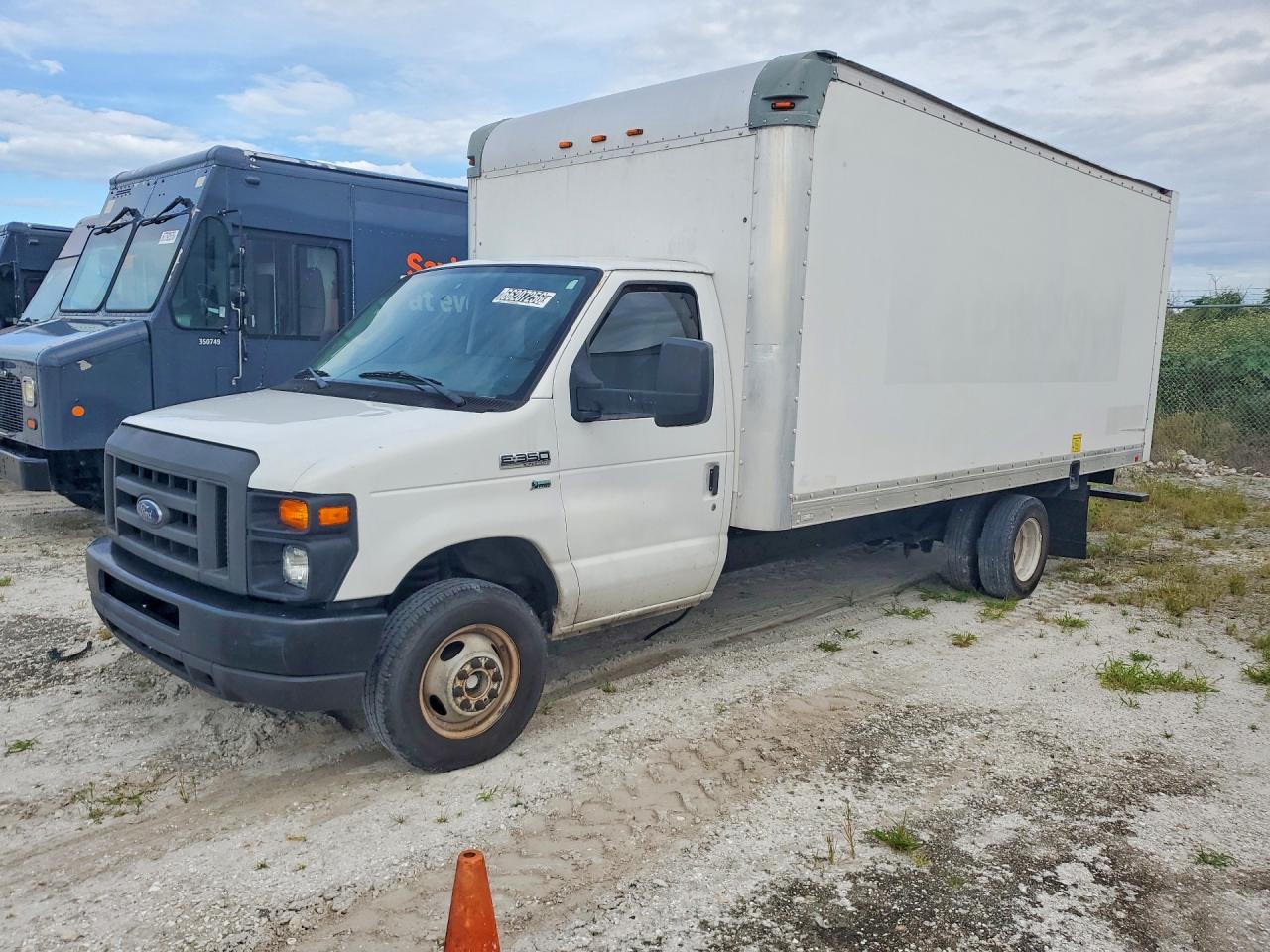 2017 FORD ECONOLIN E350 SUPER DUTY CUTAWAY VAN | 1FDWE3F63HDC43441 | UPCARS