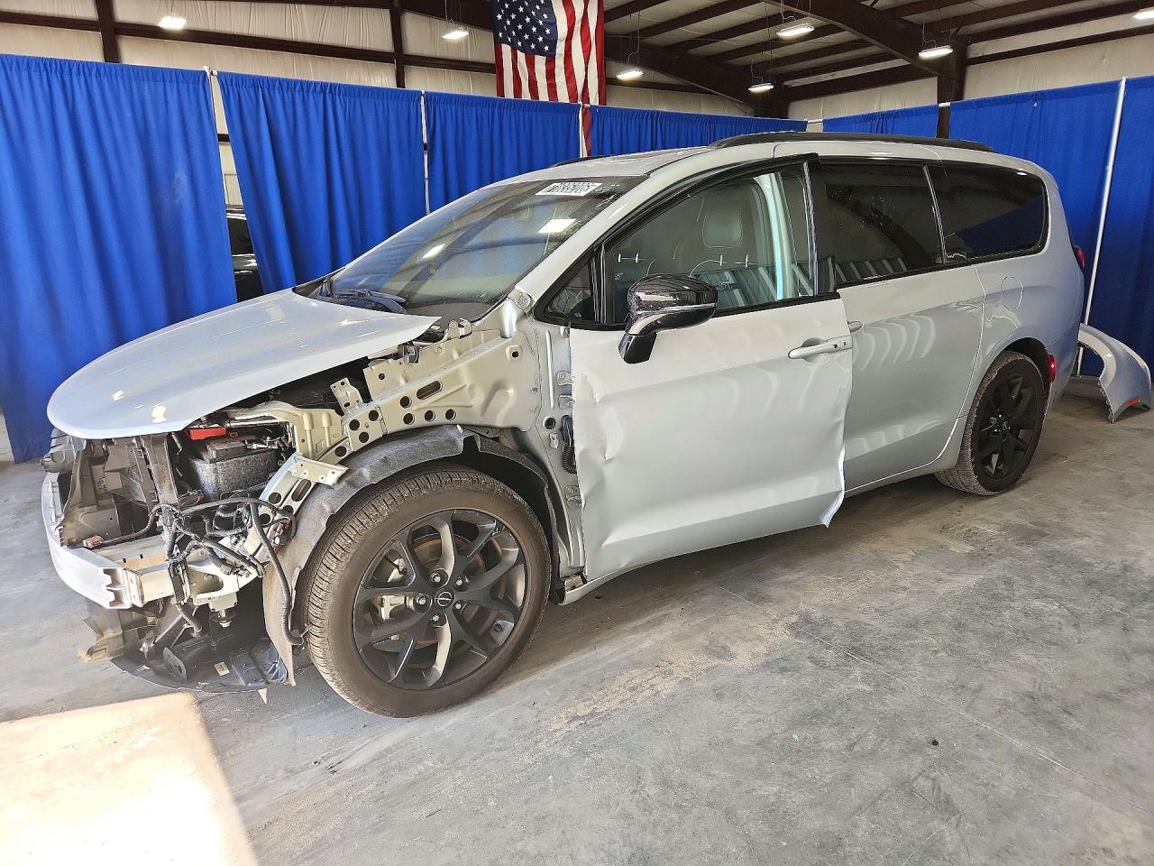 2026 CHRYSLER PACIFICA LIMITED | 2C4RC1GG9TR170052 | UPCARS