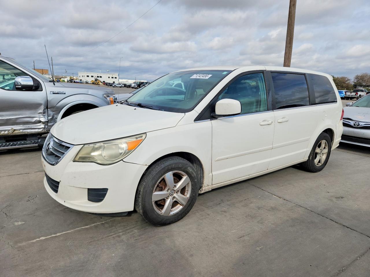 2010 VOLKSWAGEN ROUTAN SE | 2V4RW3D13AR184535 | UPCARS