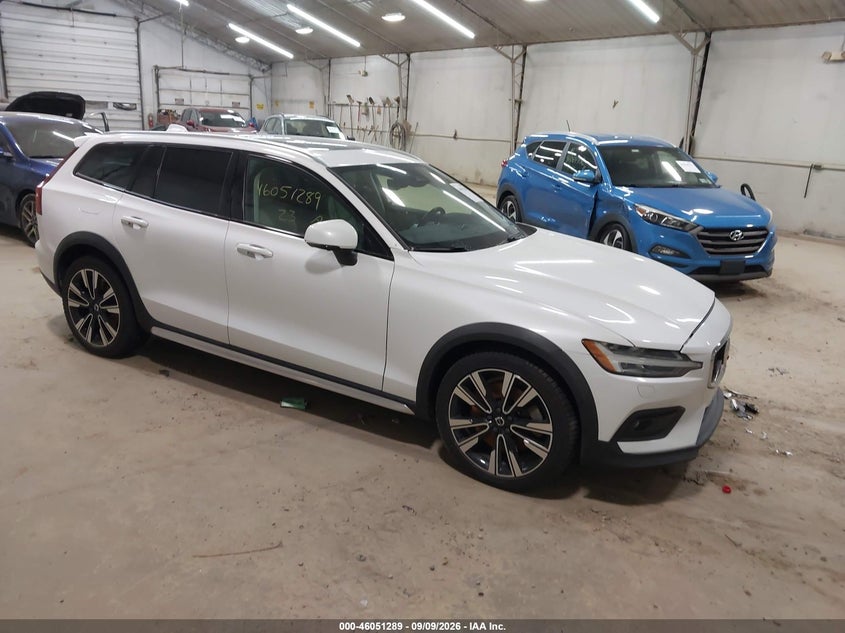 2023 VOLVO V60 CROSS COUNTRY B5 ULTIMATE | YV4L12WC5P2105765 | UPCARS