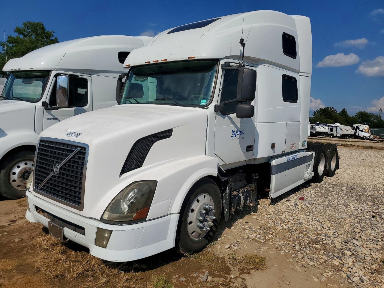 2004 VOLVO VN SEMI TRUCK | 4V4NC9GHX4N357051 | UPCARS