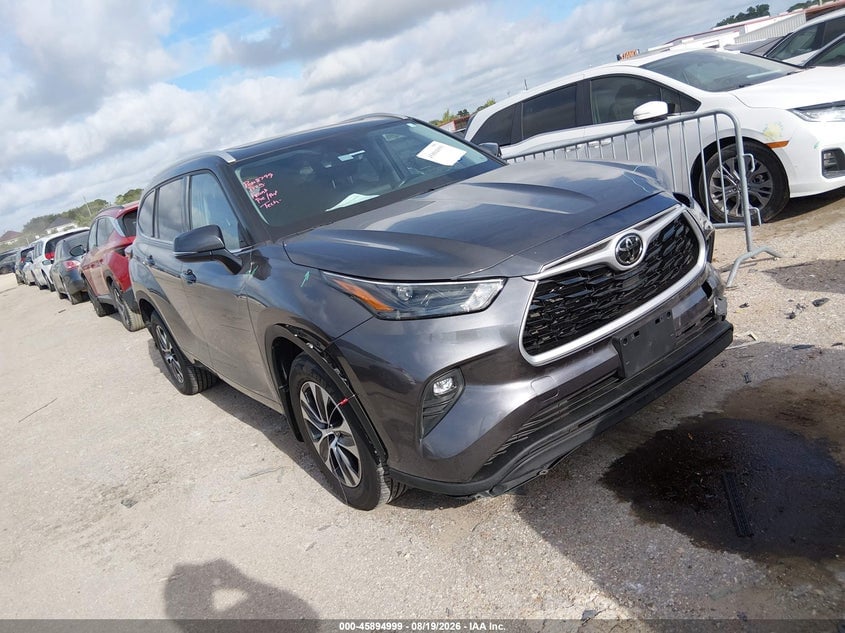 2022 TOYOTA HIGHLANDER XLE | 5TDGZRBH2NS211877 | UPCARS