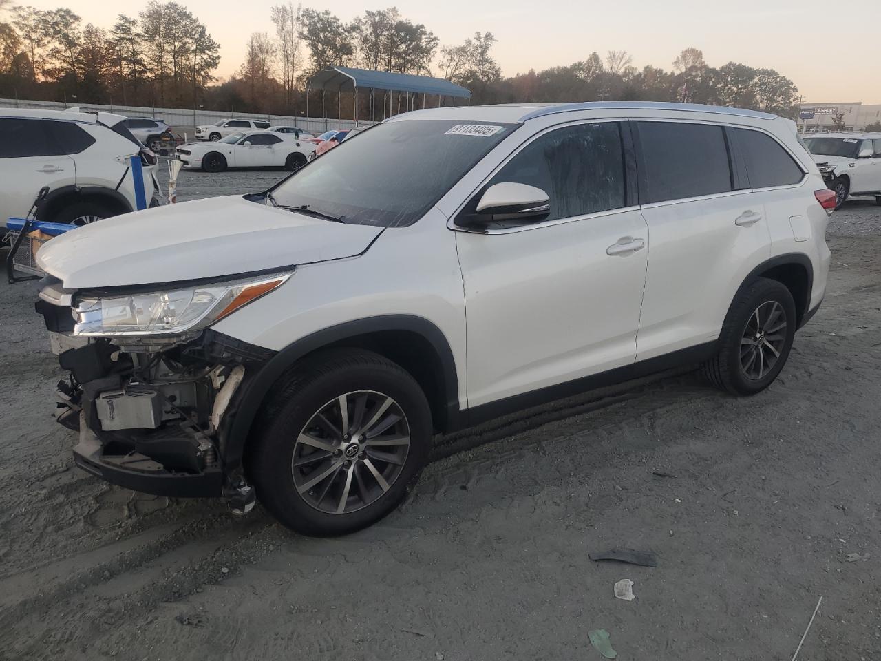 2019 TOYOTA HIGHLANDER SE | 5TDKZRFH9KS330798 | UPCARS