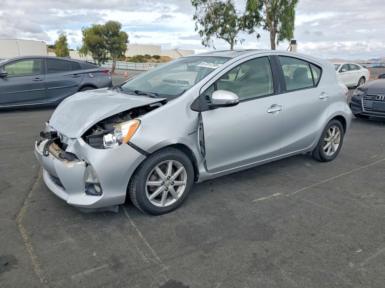 2014 TOYOTA PRIUS FOUR | JTDKDTB30E1063414 | UPCARS