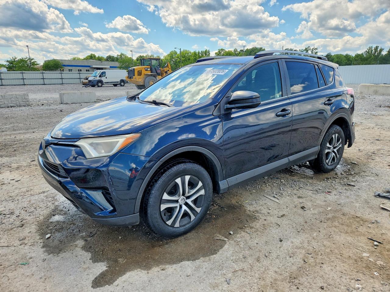 2018 TOYOTA RAV4 LE | JTMZFREV8JJ741202 | UPCARS