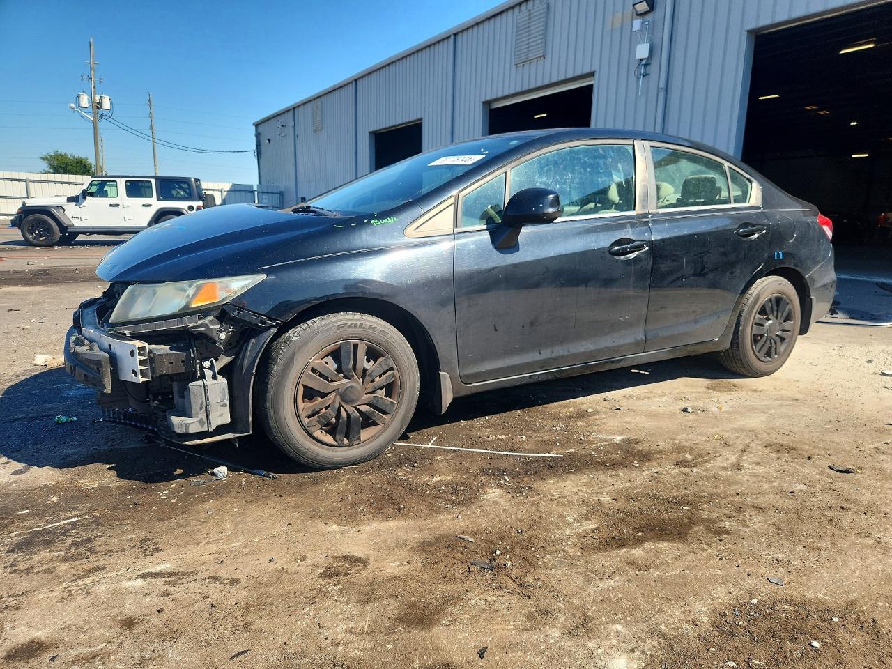 2013 HONDA CIVIC LX | 19XFB2F57DE011089 | UPCARS