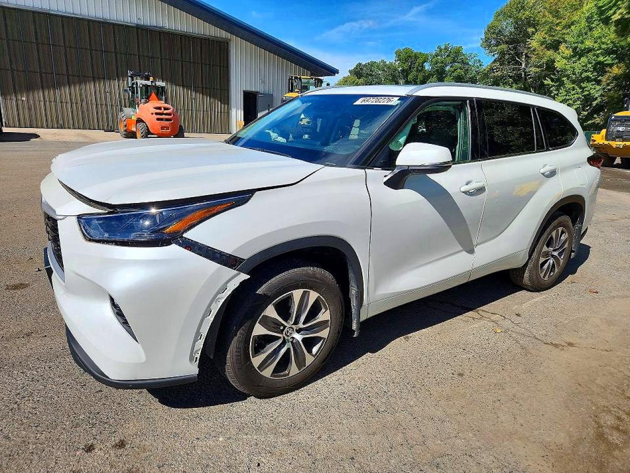 2022 TOYOTA HIGHLANDER XLE | 5TDGZRBH5NS580930 | UPCARS