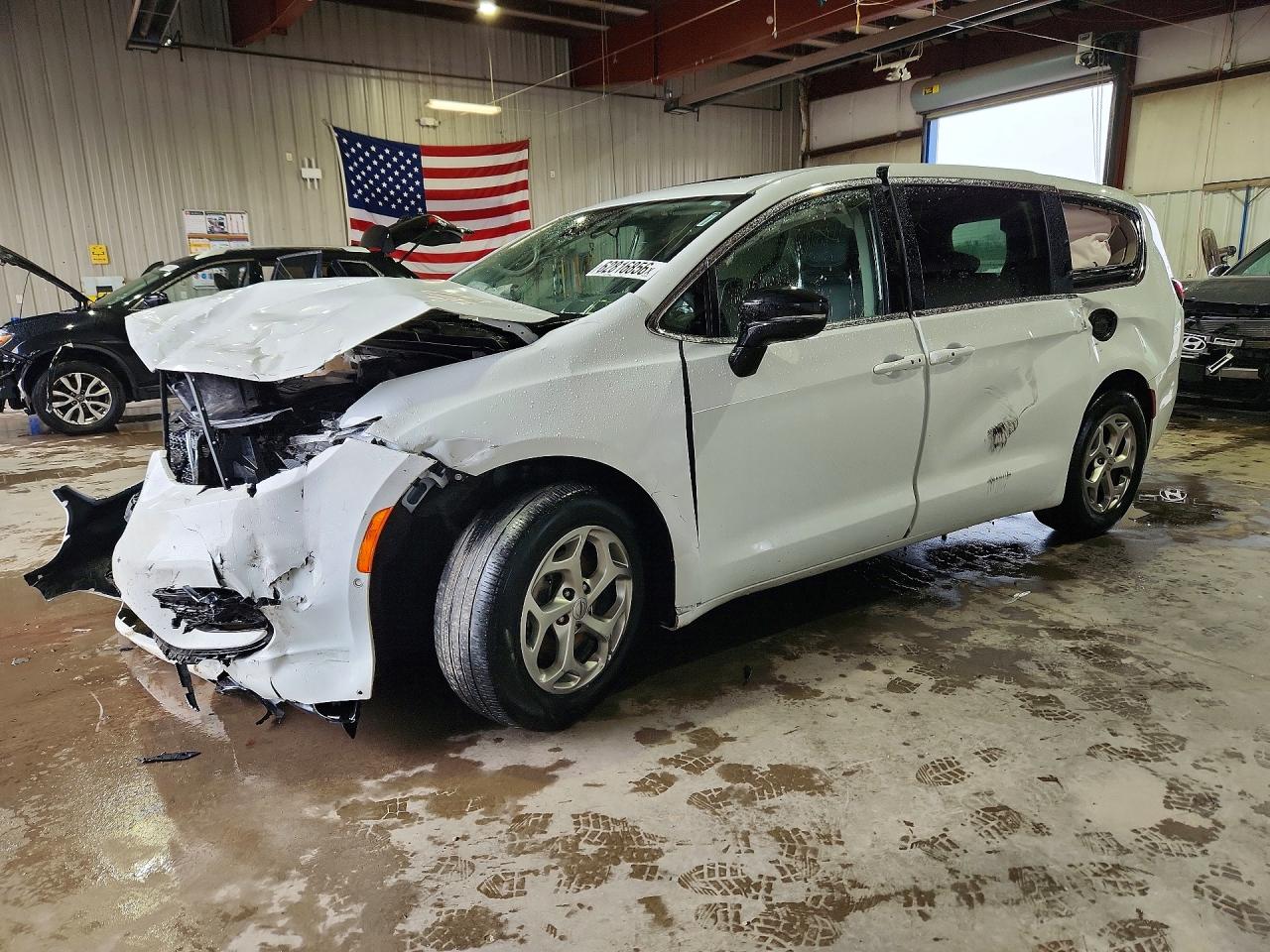 2024 CHRYSLER PACIFICA LIMITED | 2C4RC1GG7RR111042 | UPCARS