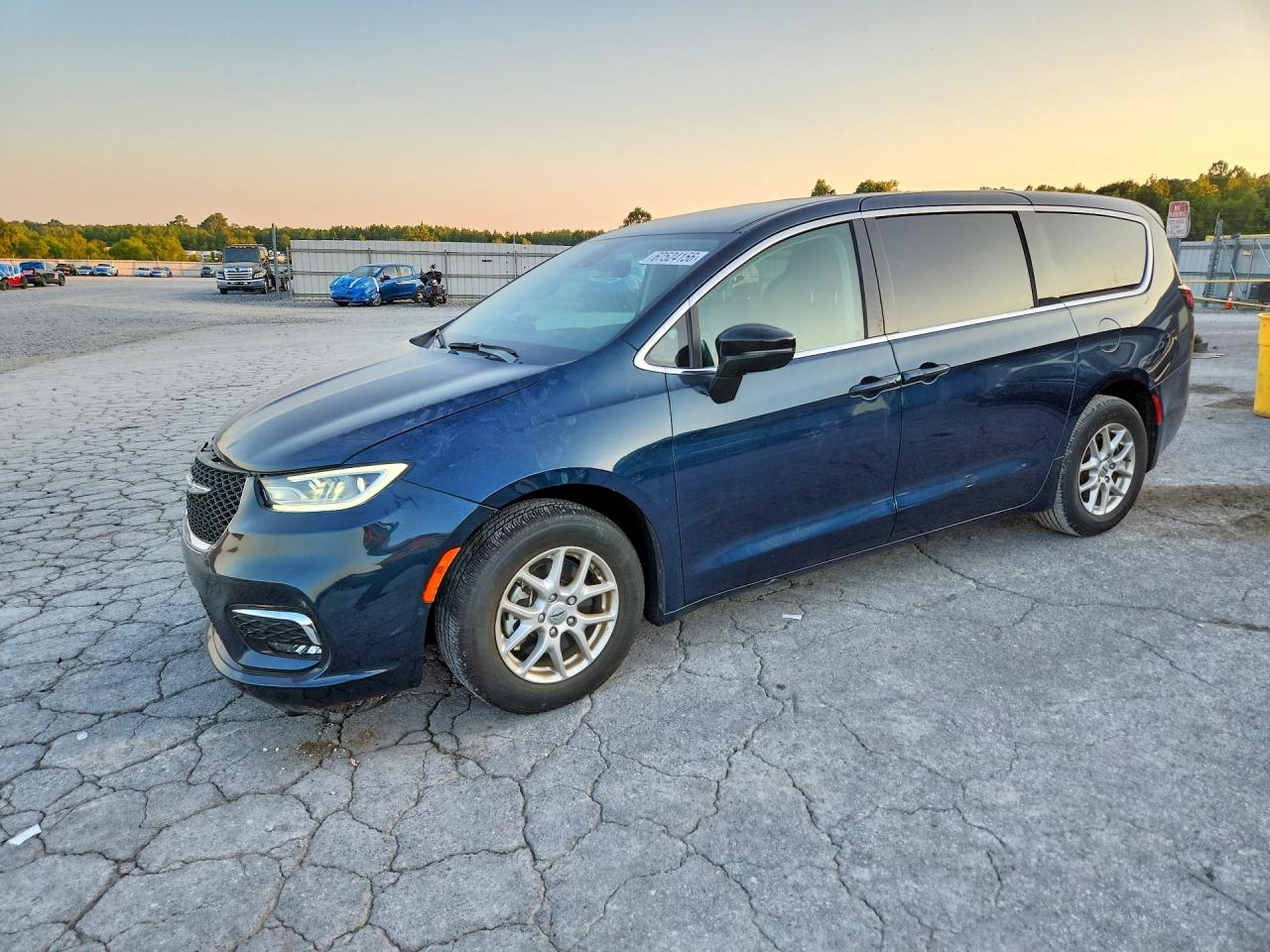2024 CHRYSLER PACIFICA TOURING L | 2C4RC1BG3RR204146 | UPCARS