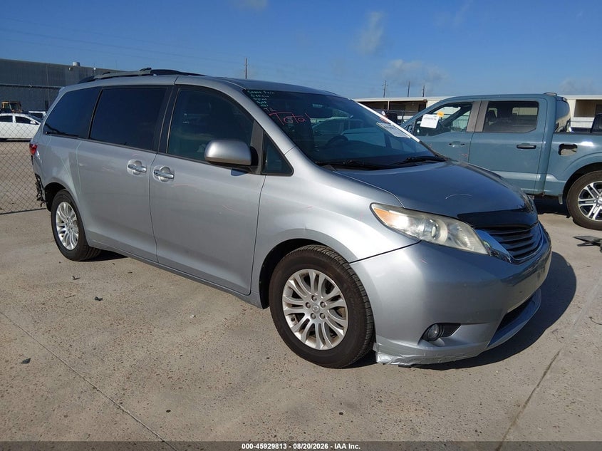 2017 TOYOTA SIENNA XLE 8 PASSENGER | 5TDYZ3DC2HS884806 | UPCARS