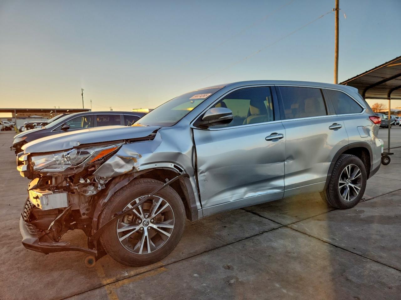 2017 TOYOTA HIGHLANDER LE | 5TDZARFH8HS030698 | UPCARS