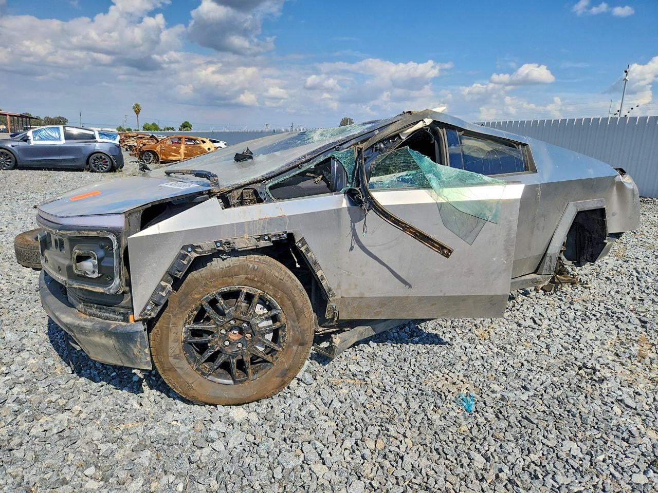 2024 TESLA CYBERTRUCK | 7G2CEHEE9RA034416 | UPCARS
