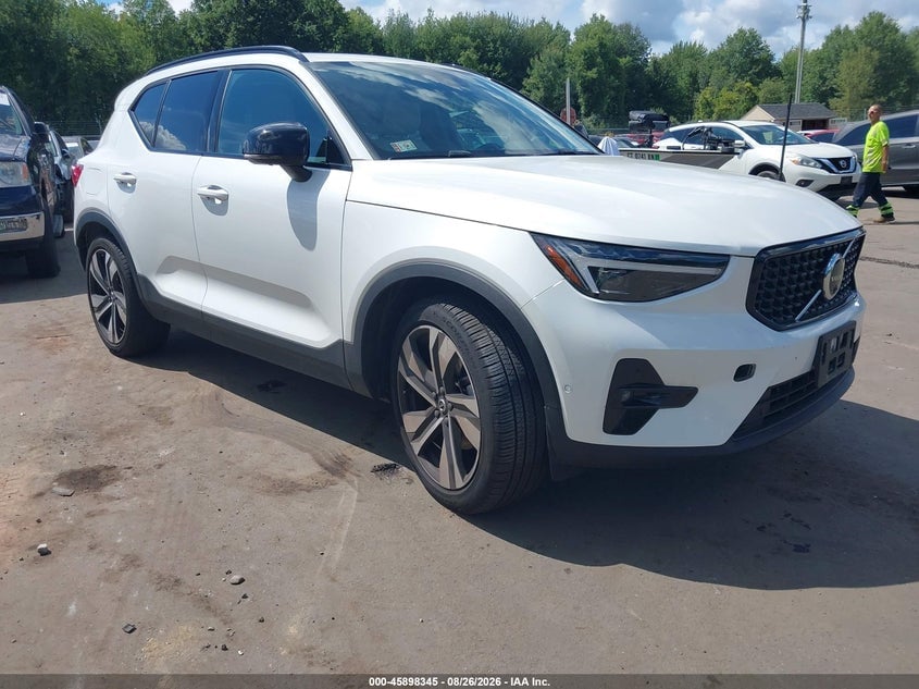 2025 VOLVO XC40 B5 PLUS DARK THEME | YV4L12UC7S2491388 | UPCARS