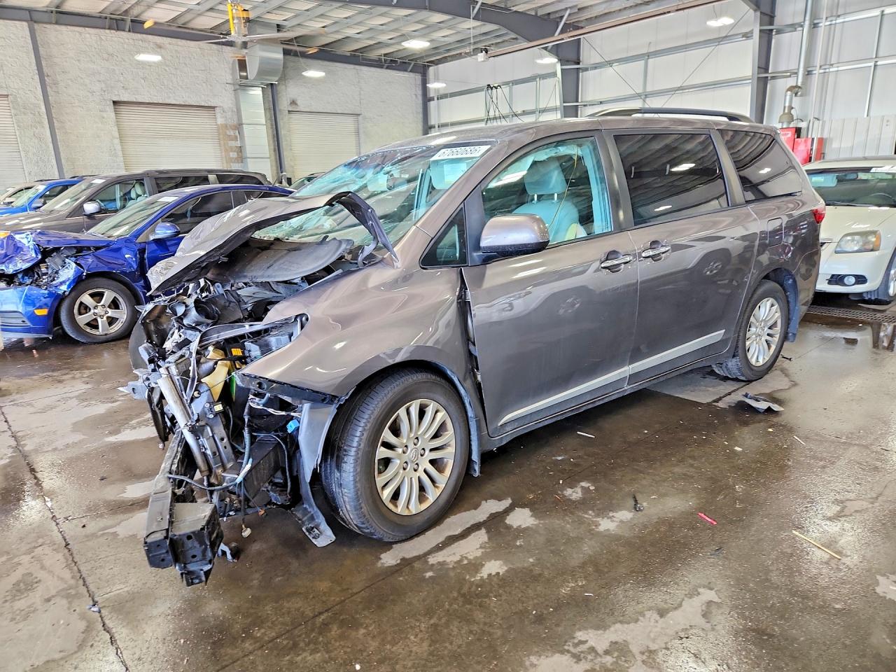 2015 TOYOTA SIENNA XLE 8-PASSENGER | 5TDYK3DC2FS544489 | UPCARS
