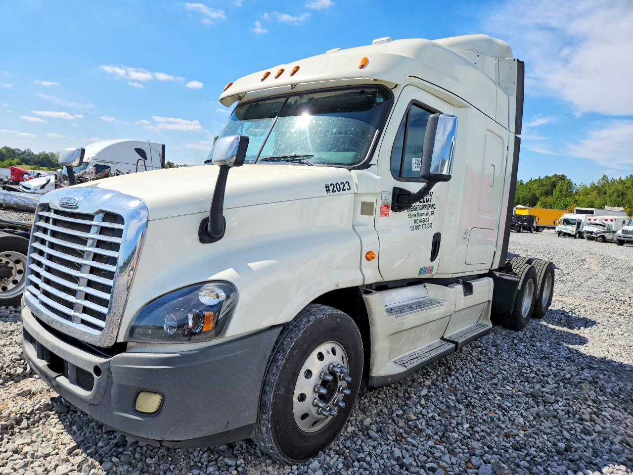 2015 FREIGHTLINER CASCADIA SEMI TRUCK | 3AKJGLBG5FSGG7015 | UPCARS