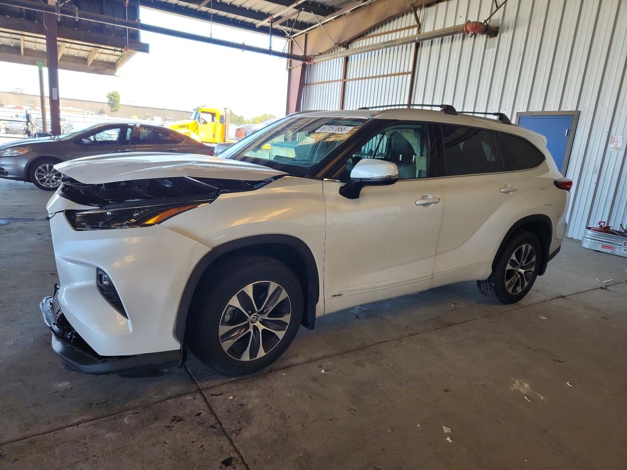 2022 TOYOTA HIGHLANDER XLE | 5TDHBRCH0NS549494 | UPCARS