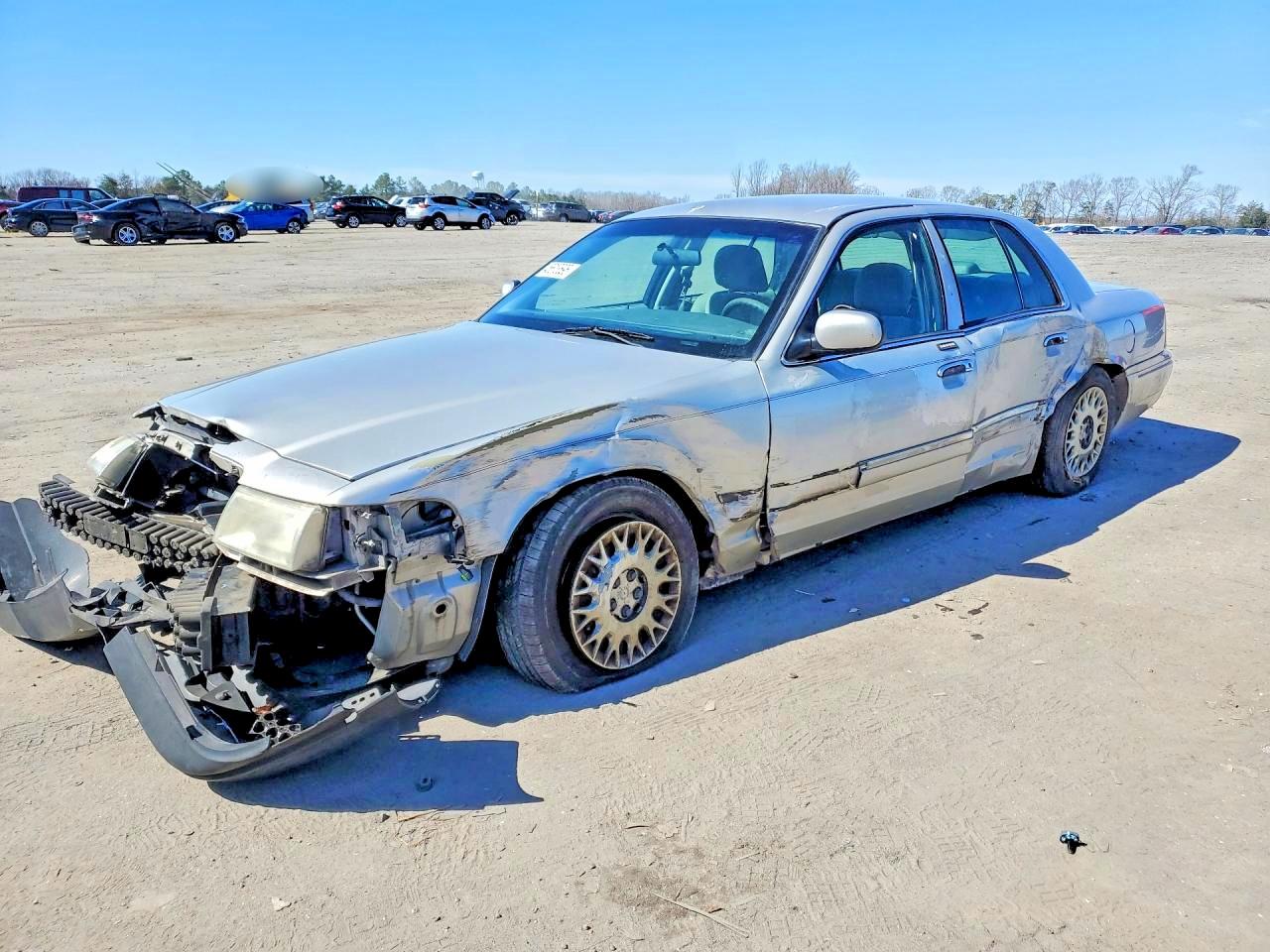 2003 MERCURY GRMARQUIS GS | 2MEFM74W53X695831 | UPCARS