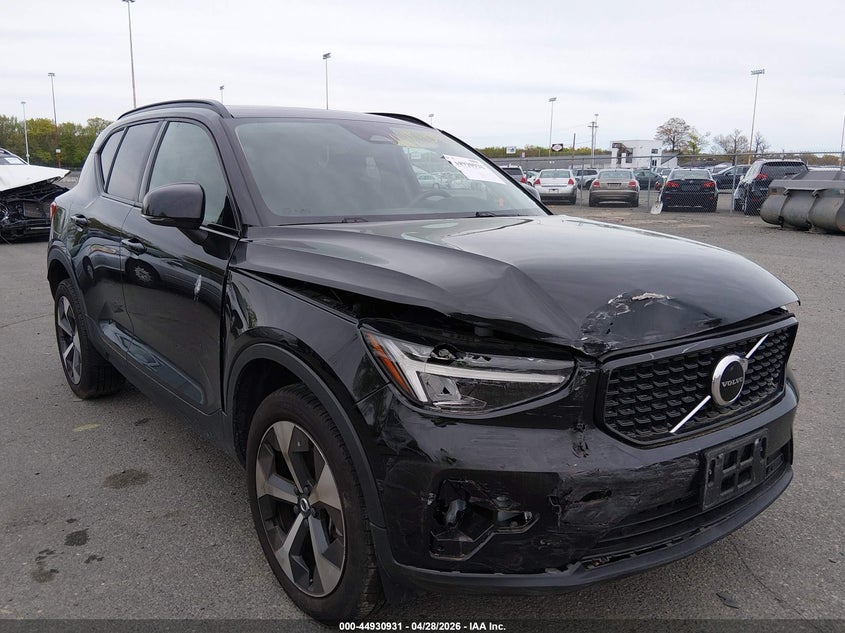 2024 VOLVO XC40 B5 CORE DARK THEME | YV4L12UK1R2311095 | UPCARS