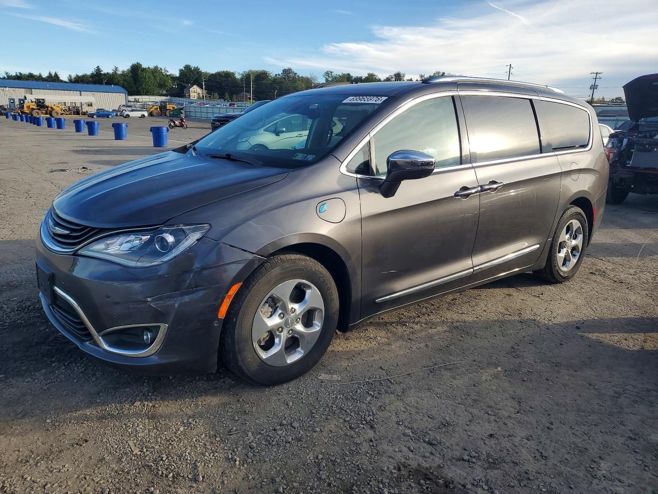 2018 CHRYSLER PACIFICA HYBRID LIMITED | 2C4RC1N70JR230526 | UPCARS