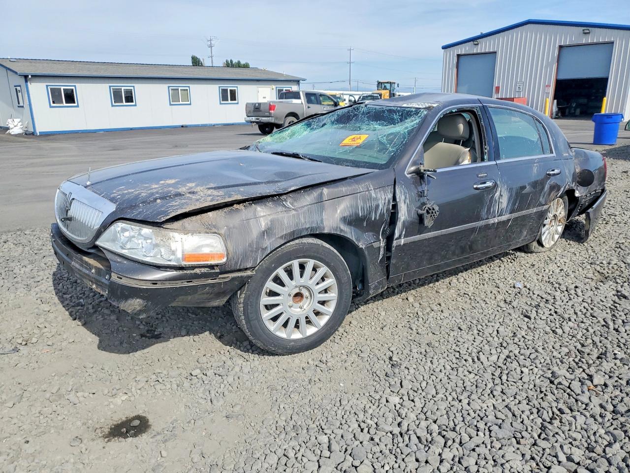 2005 LINCOLN TOWNCAR SIGNATURE | 1LNHM81W75Y617070 | UPCARS